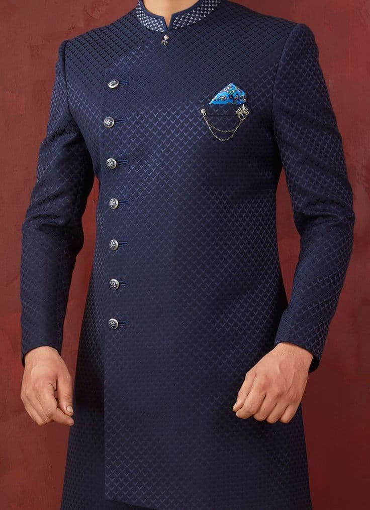 Homme en costume sur mesure